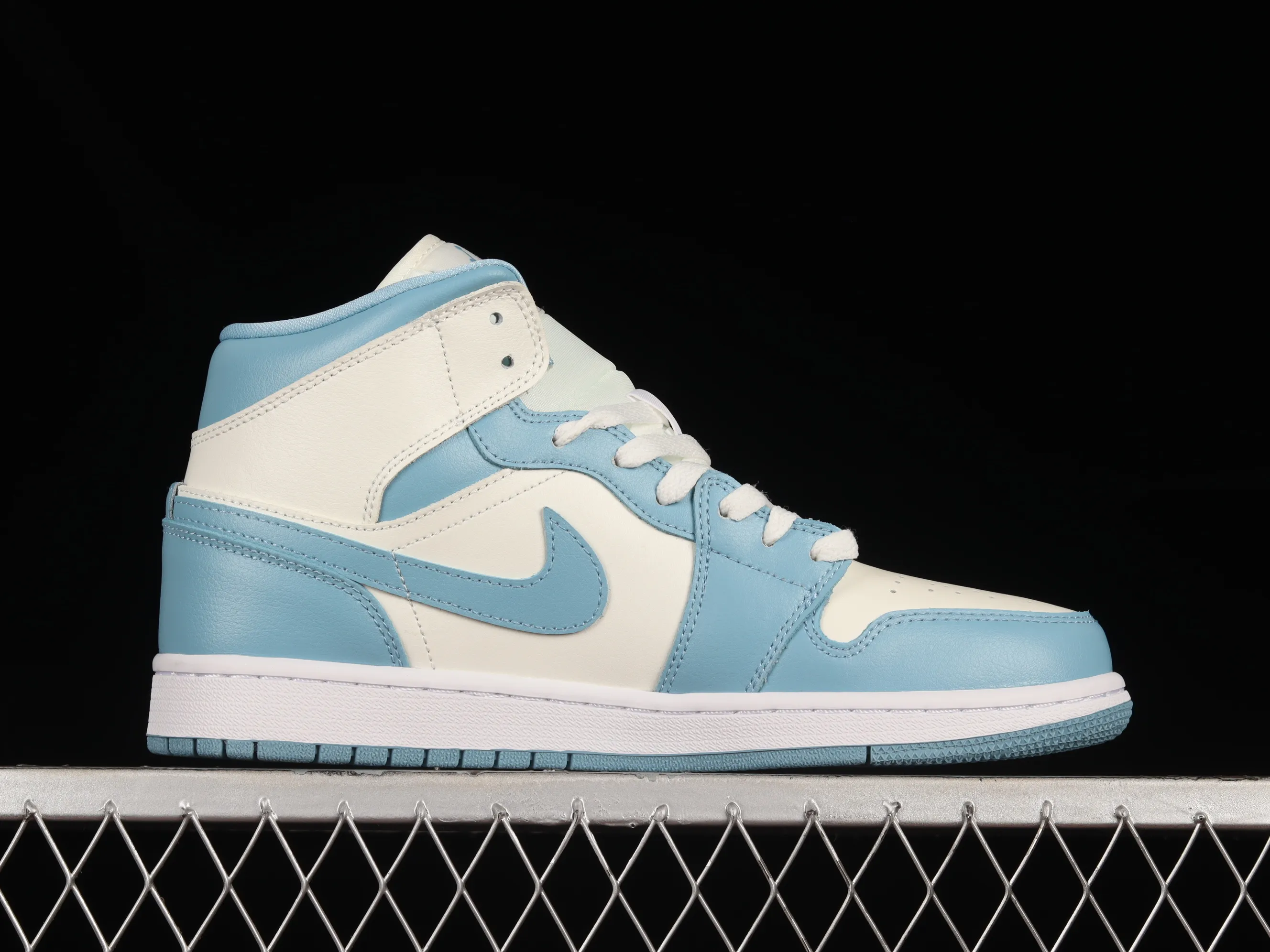 All Categories Air Jordan Jordan Series Basketball Shoes Air Jordan 1 Mid Air Jordan 1 Mid AJ1 Joe 1 North Carolina Blue Zhongbang Basketball Shoes BQ6472-141